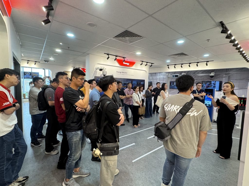 Sellers are listening to speaker presenting
